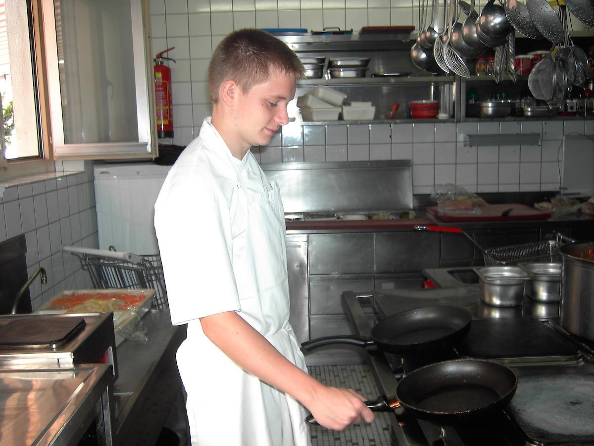 Hotel Restaurant Klosterli Pieterlen ภายนอก รูปภาพ