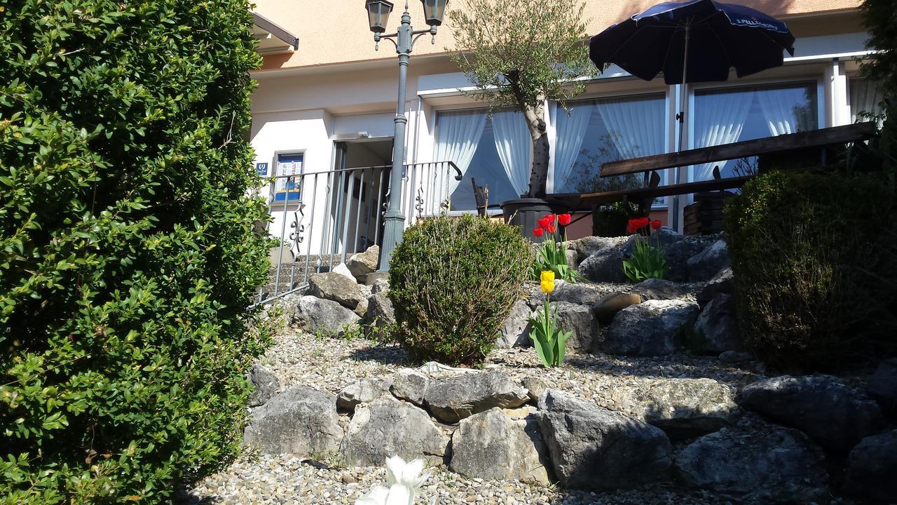 Hotel Restaurant Klosterli Pieterlen ภายนอก รูปภาพ